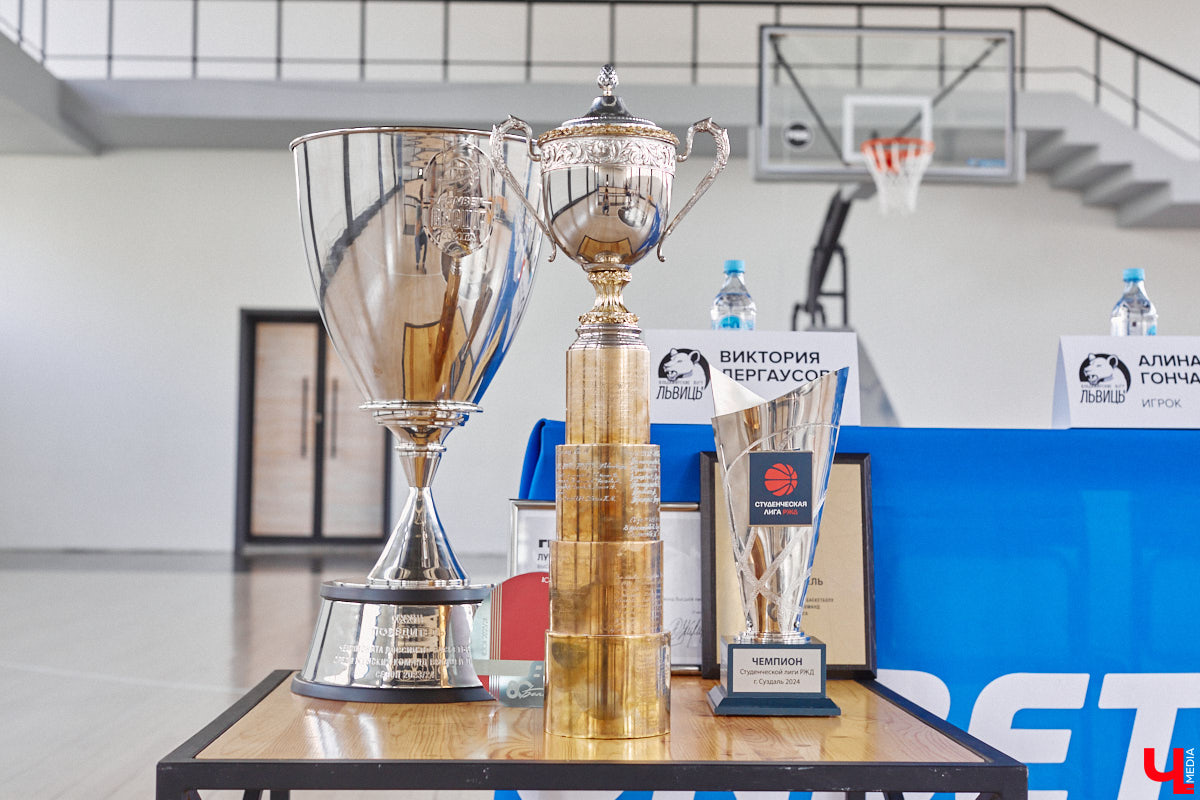 Баскетбольная женская сборная ВлГУ выиграла все четыре турнира прошедшего спортивного года. Лучшая команда 33-го региона продемонстрировала медали и кубки, а заодно и поведала о планах на будущее на организованной по итогам сезона пресс-конференции.