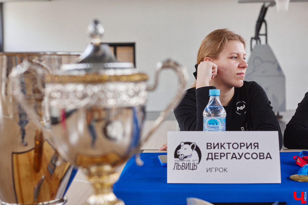 Баскетбольная женская сборная ВлГУ выиграла все четыре турнира прошедшего спортивного года. Лучшая команда 33-го региона продемонстрировала медали и кубки, а заодно и поведала о планах на будущее на организованной по итогам сезона пресс-конференции.