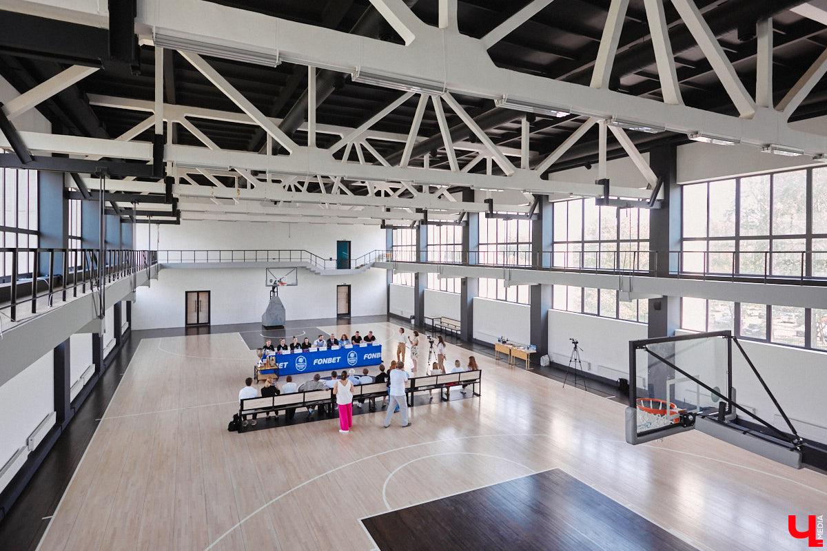 Баскетбольная женская сборная ВлГУ выиграла все четыре турнира прошедшего спортивного года. Лучшая команда 33-го региона продемонстрировала медали и кубки, а заодно и поведала о планах на будущее на организованной по итогам сезона пресс-конференции.