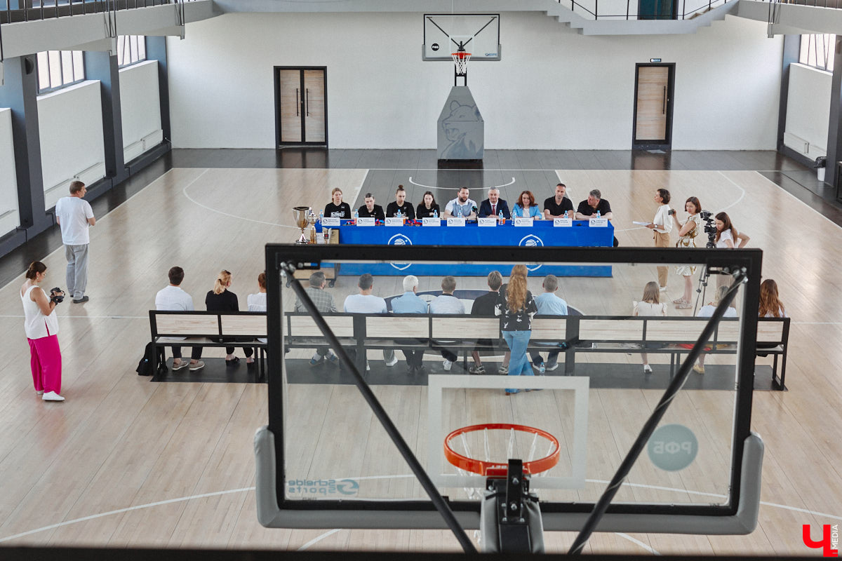 Баскетбольная женская сборная ВлГУ выиграла все четыре турнира прошедшего спортивного года. Лучшая команда 33-го региона продемонстрировала медали и кубки, а заодно и поведала о планах на будущее на организованной по итогам сезона пресс-конференции.