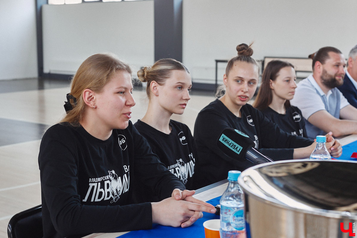 Баскетбольная женская сборная ВлГУ выиграла все четыре турнира прошедшего спортивного года. Лучшая команда 33-го региона продемонстрировала медали и кубки, а заодно и поведала о планах на будущее на организованной по итогам сезона пресс-конференции.