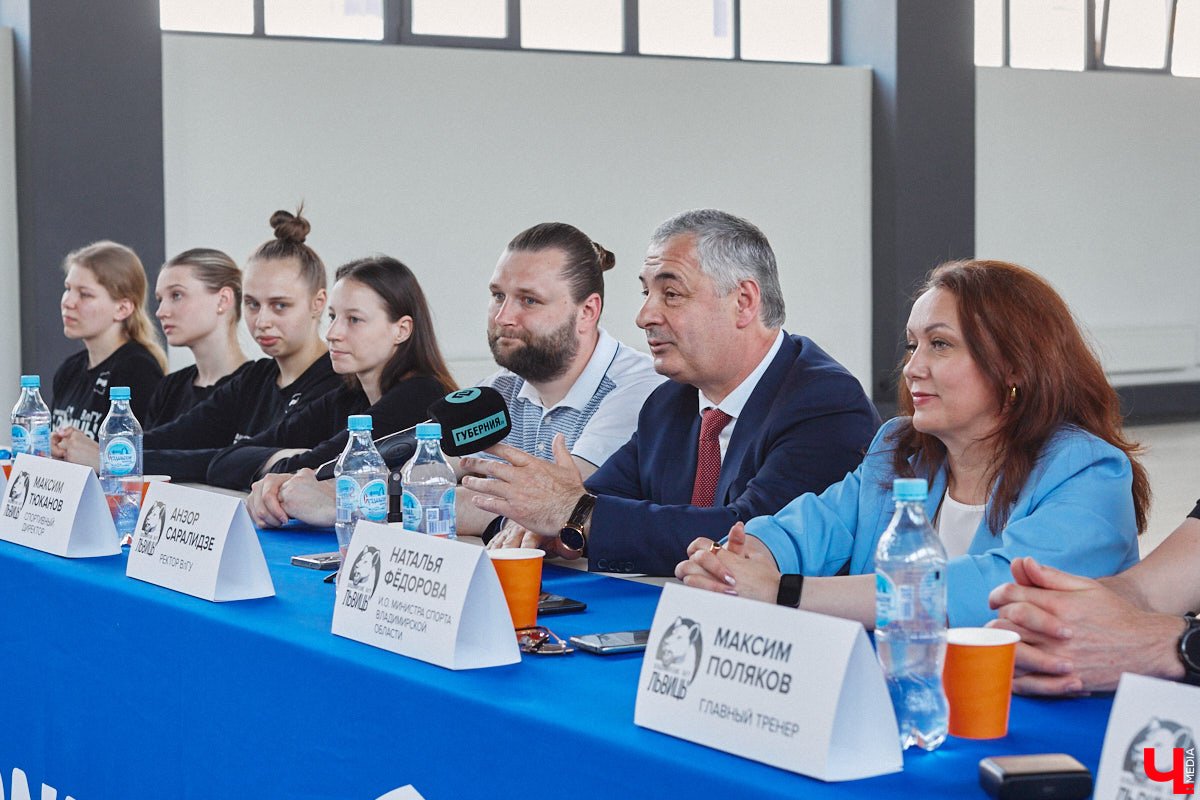 Баскетбольная женская сборная ВлГУ выиграла все четыре турнира прошедшего спортивного года. Лучшая команда 33-го региона продемонстрировала медали и кубки, а заодно и поведала о планах на будущее на организованной по итогам сезона пресс-конференции.