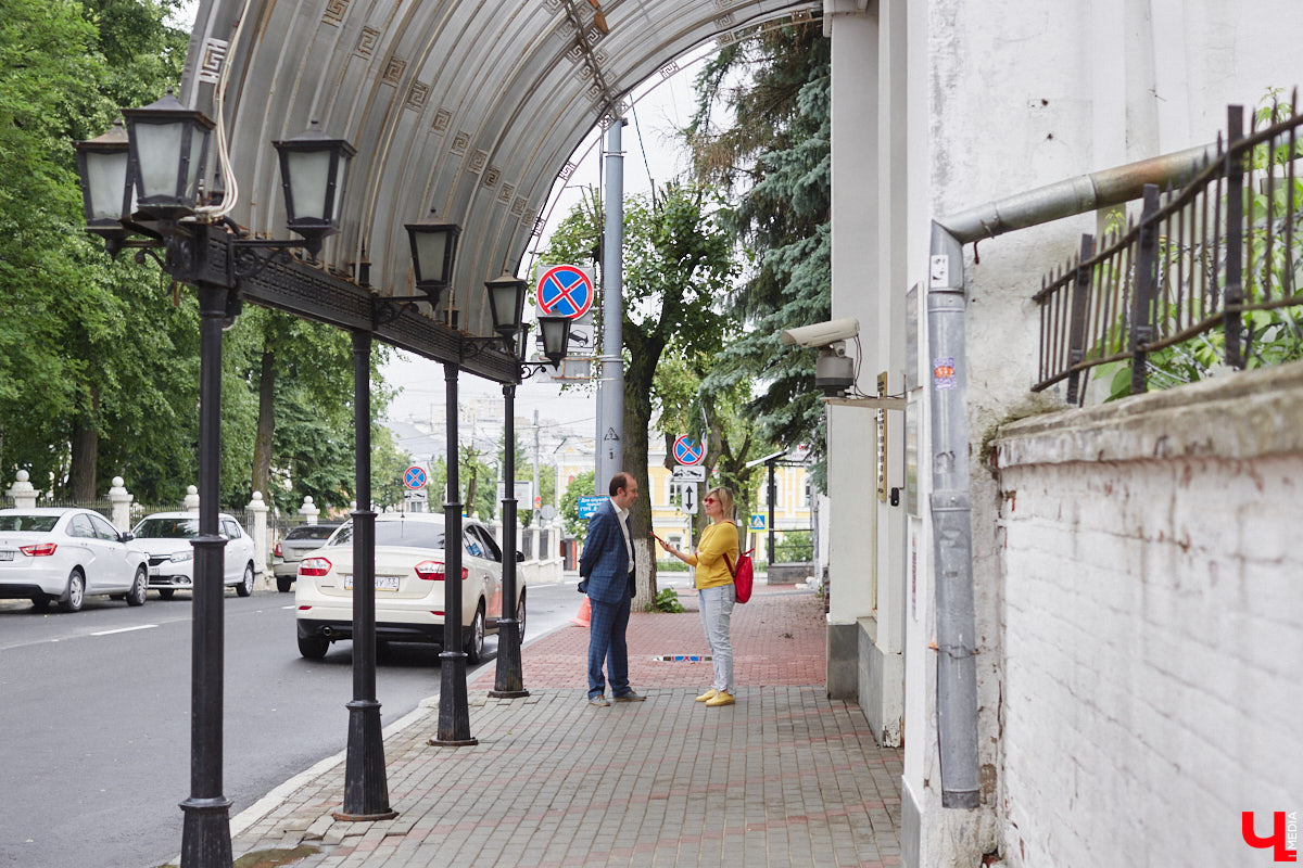Мало кто знает, но правнук «солнца русской поэзии» не просто обитал в столице Владимирской области, но и создал здесь семью с дочерью губернатора. Краевед Александр Капусткин узнал об этом и организовал экскурсию. Мы прошлись с ним по местам, где бывал Александр Николаевич Павлов.