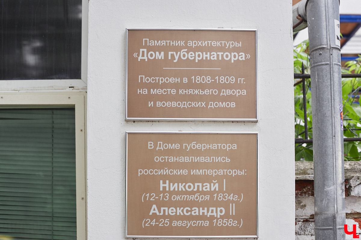 Мало кто знает, но правнук «солнца русской поэзии» не просто обитал в столице Владимирской области, но и создал здесь семью с дочерью губернатора. Краевед Александр Капусткин узнал об этом и организовал экскурсию. Мы прошлись с ним по местам, где бывал Александр Николаевич Павлов.
