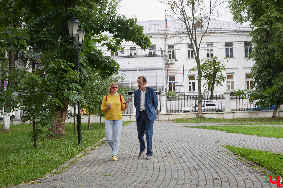 Мало кто знает, но правнук «солнца русской поэзии» не просто обитал в столице Владимирской области, но и создал здесь семью с дочерью губернатора. Краевед Александр Капусткин узнал об этом и организовал экскурсию. Мы прошлись с ним по местам, где бывал Александр Николаевич Павлов.