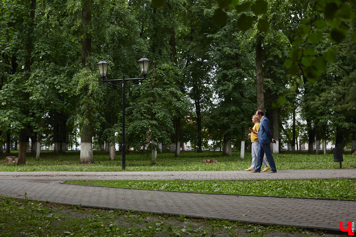 Мало кто знает, но правнук «солнца русской поэзии» не просто обитал в столице Владимирской области, но и создал здесь семью с дочерью губернатора. Краевед Александр Капусткин узнал об этом и организовал экскурсию. Мы прошлись с ним по местам, где бывал Александр Николаевич Павлов.