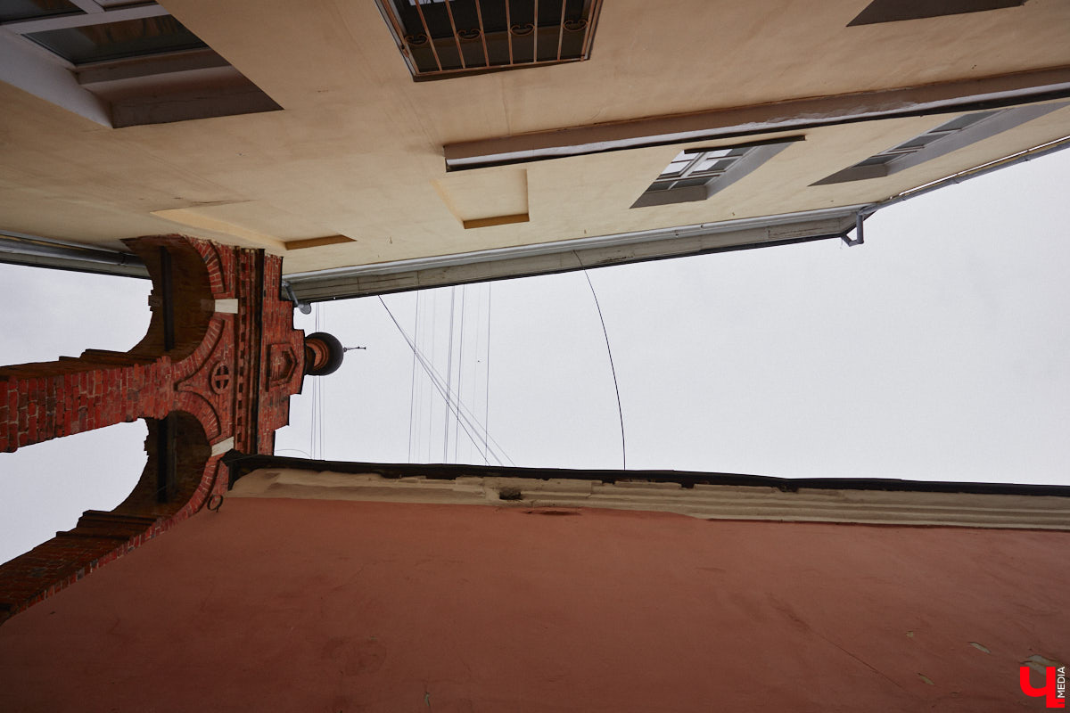 Мало кто знает, но правнук «солнца русской поэзии» не просто обитал в столице Владимирской области, но и создал здесь семью с дочерью губернатора. Краевед Александр Капусткин узнал об этом и организовал экскурсию. Мы прошлись с ним по местам, где бывал Александр Николаевич Павлов.