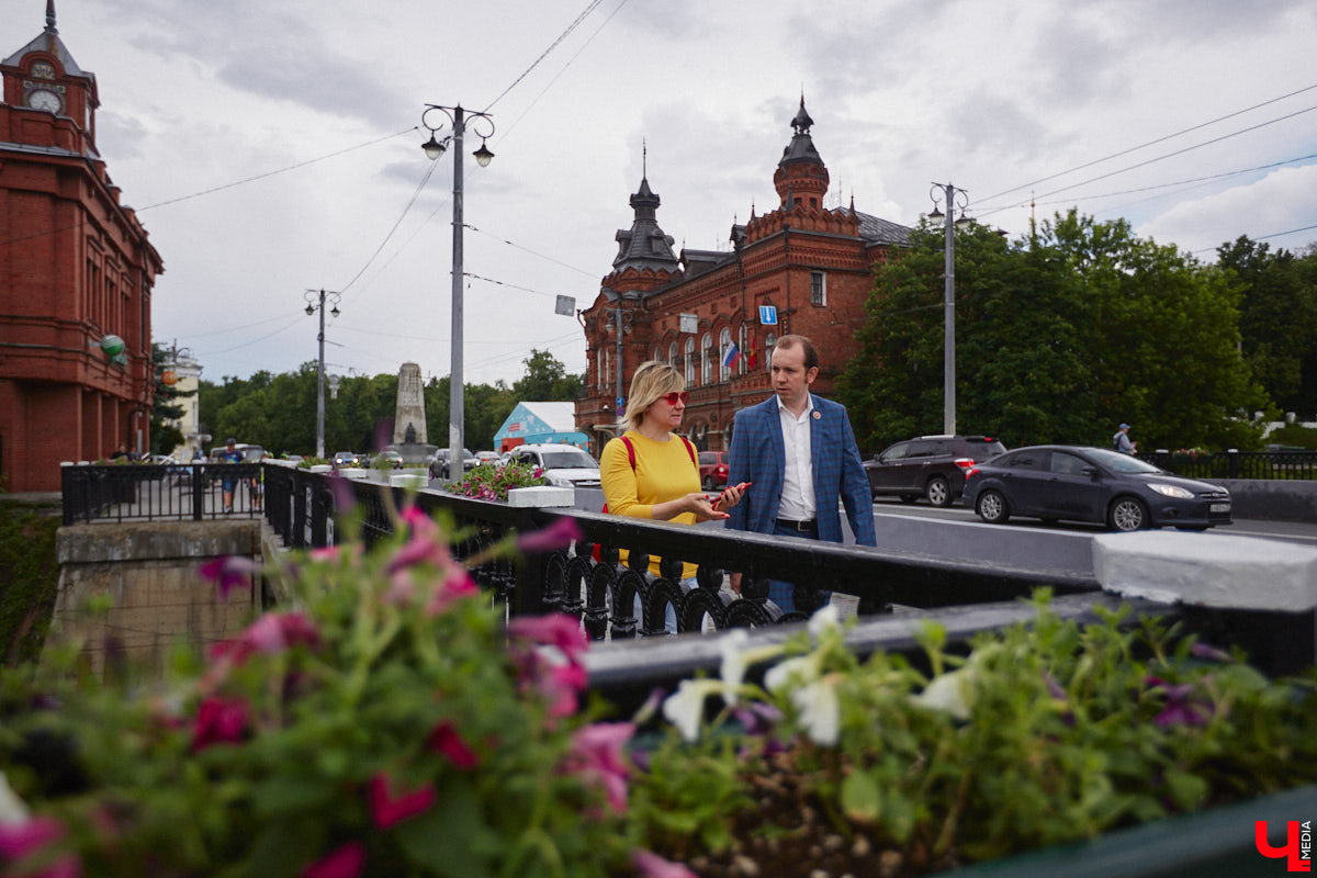 Мало кто знает, но правнук «солнца русской поэзии» не просто обитал в столице Владимирской области, но и создал здесь семью с дочерью губернатора. Краевед Александр Капусткин узнал об этом и организовал экскурсию. Мы прошлись с ним по местам, где бывал Александр Николаевич Павлов.