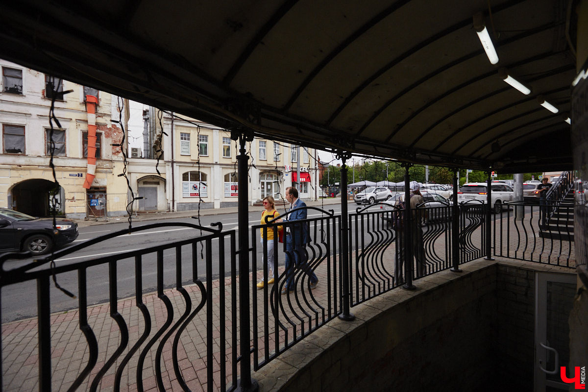 Мало кто знает, но правнук «солнца русской поэзии» не просто обитал в столице Владимирской области, но и создал здесь семью с дочерью губернатора. Краевед Александр Капусткин узнал об этом и организовал экскурсию. Мы прошлись с ним по местам, где бывал Александр Николаевич Павлов.