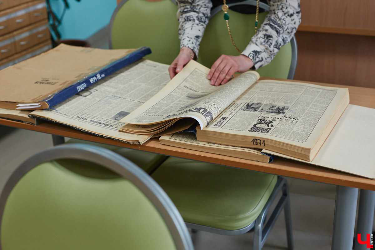 Местный коллекционер и краевед собрал уникальный фонд из газет, рукописей и книг. Одну из этих бумажных реликвий он даже выменял на последний костюм! Теперь же архив Леонида Богданова помогает разгадывать исторические загадки и делать яркие открытия. Например, из истории Владимирского академического театра драмы.