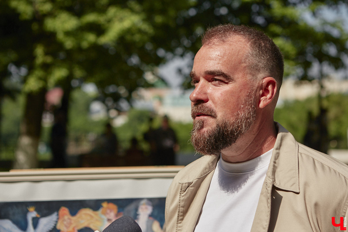 В областном центре воздвигли памятник «солнцу русской поэзии». Событие приурочено к 225-летию со дня рождения Александра Сергеевича. Полюбоваться скульптурой поэта в движении, которая задаст старт реконструкции сквера имени Пушкина, можно в нашем фоторепортаже с открытия.