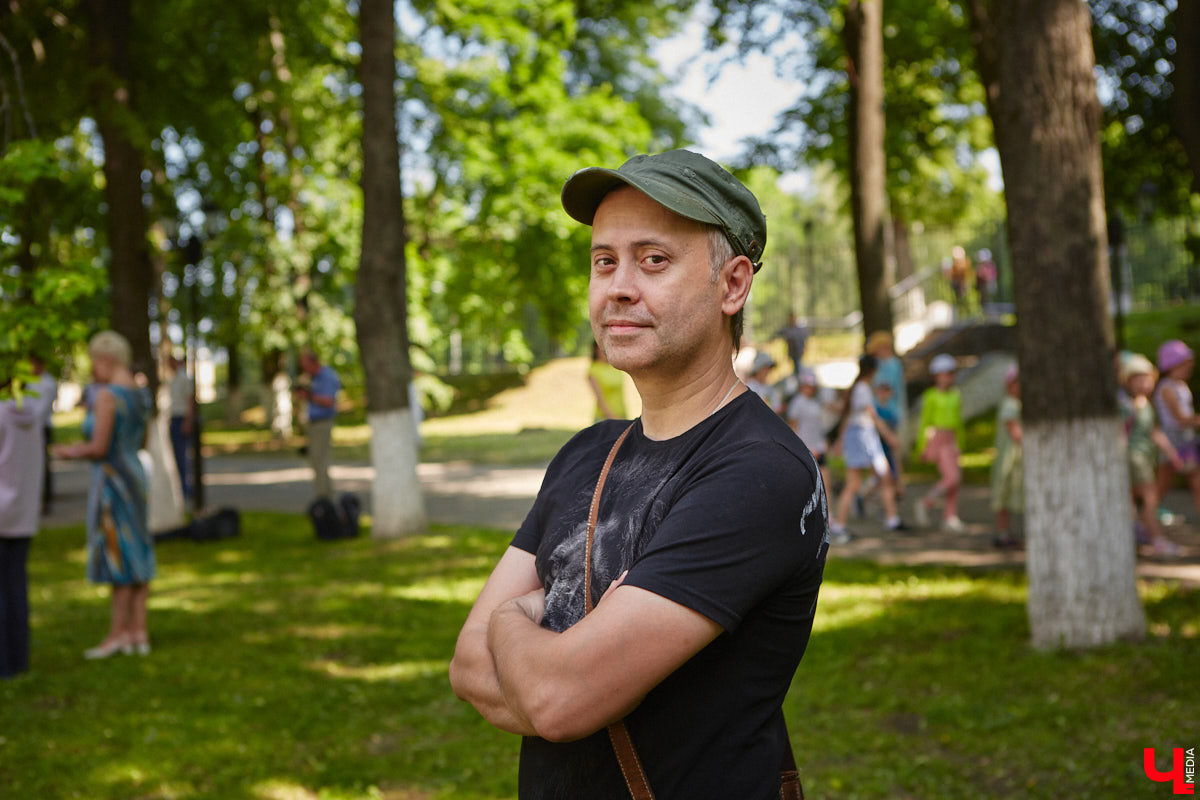 В областном центре воздвигли памятник «солнцу русской поэзии». Событие приурочено к 225-летию со дня рождения Александра Сергеевича. Полюбоваться скульптурой поэта в движении, которая задаст старт реконструкции сквера имени Пушкина, можно в нашем фоторепортаже с открытия.