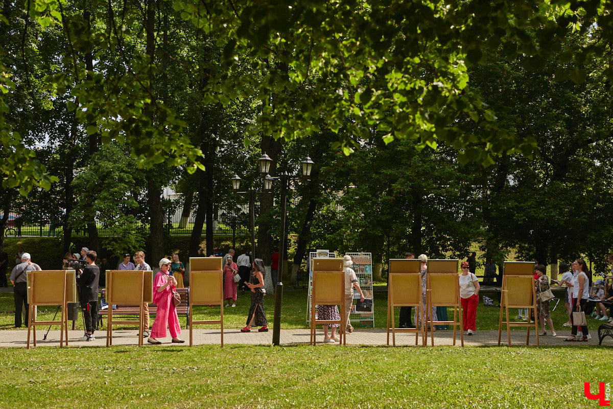 В областном центре воздвигли памятник «солнцу русской поэзии». Событие приурочено к 225-летию со дня рождения Александра Сергеевича. Полюбоваться скульптурой поэта в движении, которая задаст старт реконструкции сквера имени Пушкина, можно в нашем фоторепортаже с открытия.
