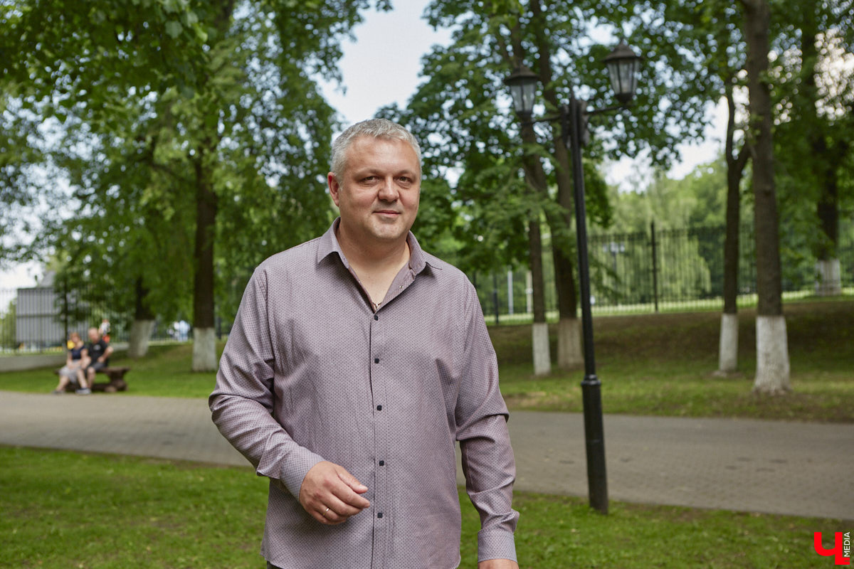 В областном центре воздвигли памятник «солнцу русской поэзии». Событие приурочено к 225-летию со дня рождения Александра Сергеевича. Полюбоваться скульптурой поэта в движении, которая задаст старт реконструкции сквера имени Пушкина, можно в нашем фоторепортаже с открытия.