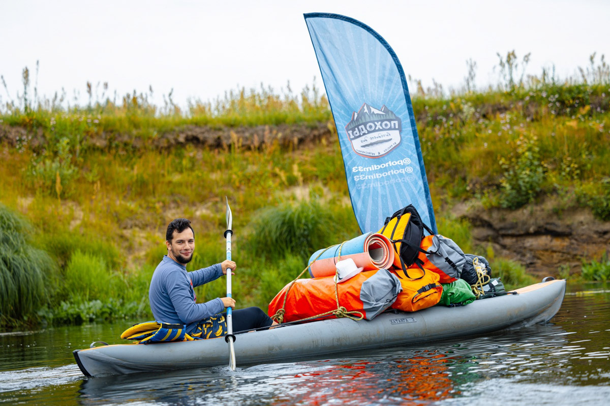 Лето махнуло стартовым флажком, значит, пора предаваться сезонным активностям. В число самых увлекательных по праву входят сплавы на байдарках. Это и ретрит, и физнагрузка, а еще возможность взглянуть на знакомые локации с неожиданного ракурса. Своим личным топом речных красот Владимирской области поделился организатор походов Сергей Петриченко.