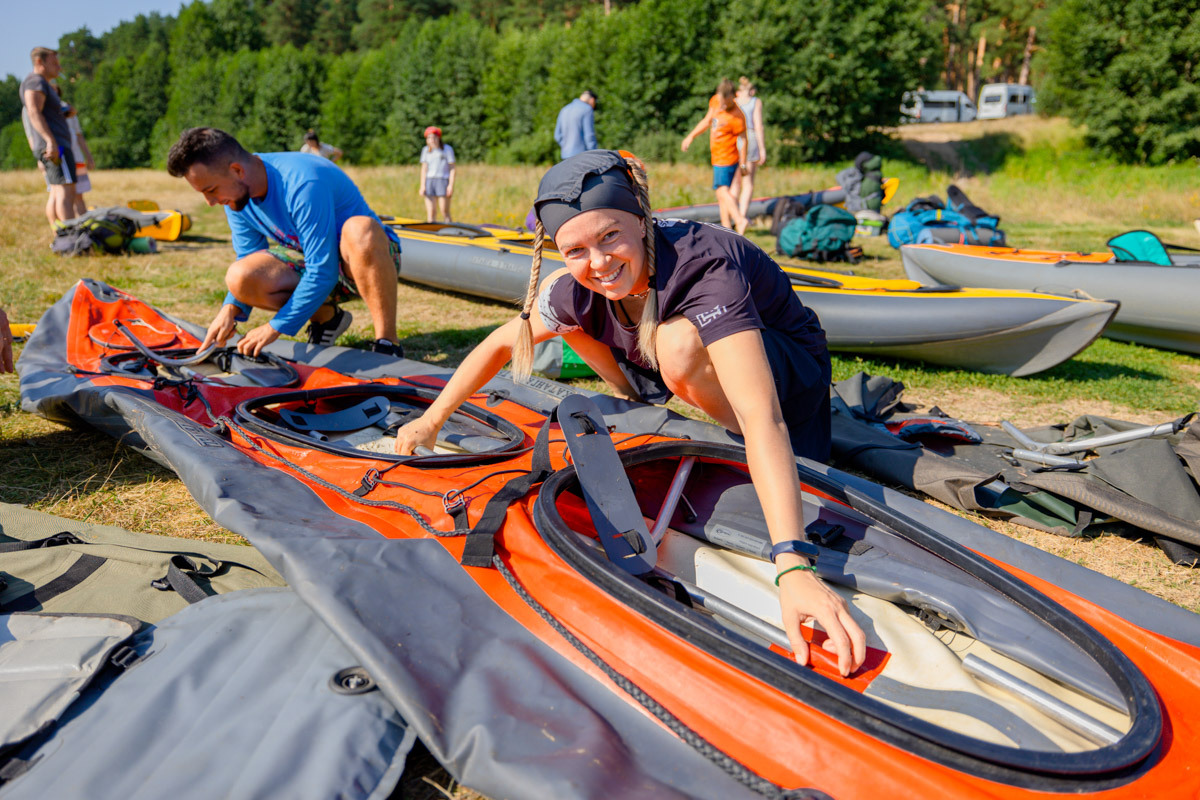 Лето махнуло стартовым флажком, значит, пора предаваться сезонным активностям. В число самых увлекательных по праву входят сплавы на байдарках. Это и ретрит, и физнагрузка, а еще возможность взглянуть на знакомые локации с неожиданного ракурса. Своим личным топом речных красот Владимирской области поделился организатор походов Сергей Петриченко.