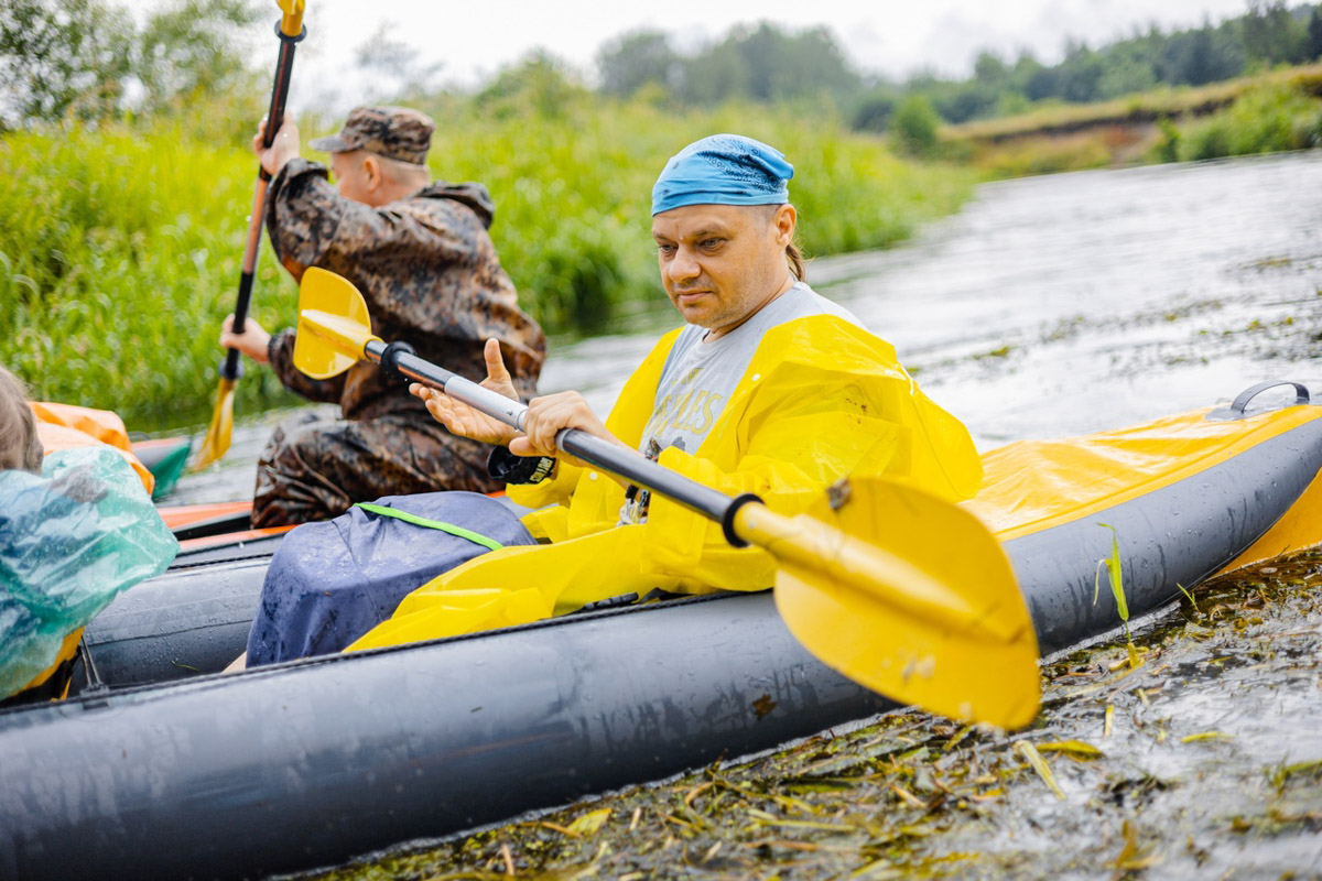 Лето махнуло стартовым флажком, значит, пора предаваться сезонным активностям. В число самых увлекательных по праву входят сплавы на байдарках. Это и ретрит, и физнагрузка, а еще возможность взглянуть на знакомые локации с неожиданного ракурса. Своим личным топом речных красот Владимирской области поделился организатор походов Сергей Петриченко.