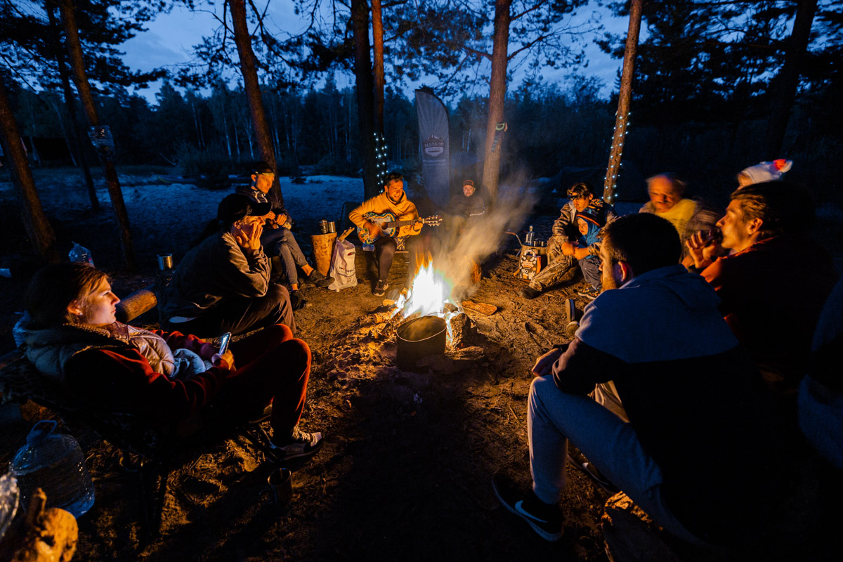 Лето махнуло стартовым флажком, значит, пора предаваться сезонным активностям. В число самых увлекательных по праву входят сплавы на байдарках. Это и ретрит, и физнагрузка, а еще возможность взглянуть на знакомые локации с неожиданного ракурса. Своим личным топом речных красот Владимирской области поделился организатор походов Сергей Петриченко.