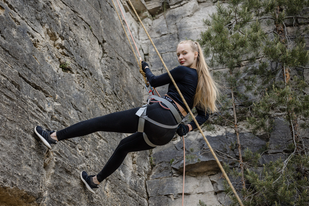 Лето махнуло стартовым флажком, значит, пора предаваться сезонным активностям. В число самых увлекательных по праву входят сплавы на байдарках. Это и ретрит, и физнагрузка, а еще возможность взглянуть на знакомые локации с неожиданного ракурса. Своим личным топом речных красот Владимирской области поделился организатор походов Сергей Петриченко.