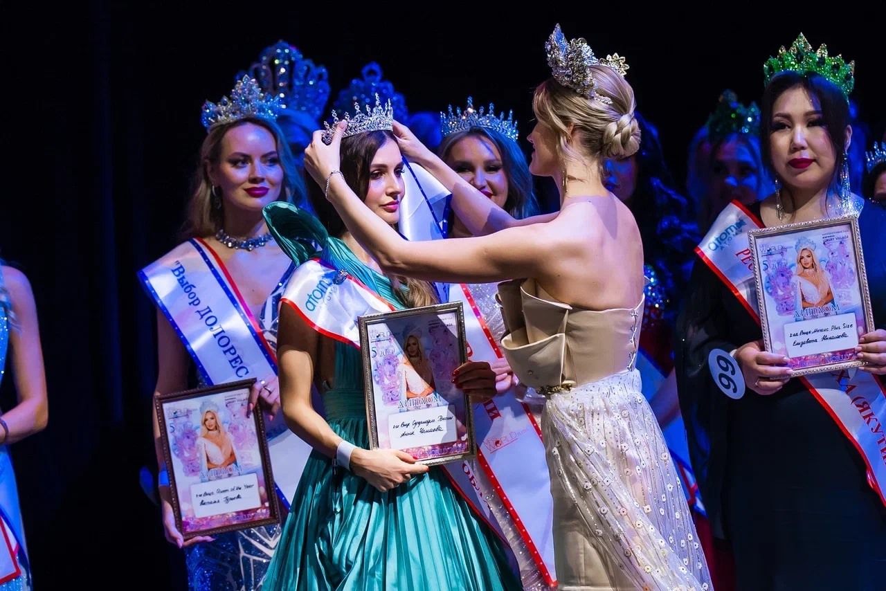 Семь из девяти девушек, представляющих Владимирскую область, получили титулы на одном из самых масштабных конкурсов красоты в стране «Миссис Россия Мира 2024», который поставил в этом году рекорд по числу участниц! Столь приятными новостями поделилась с «Ключ-Медиа» организатор областных этапов Виктория Селеметова.