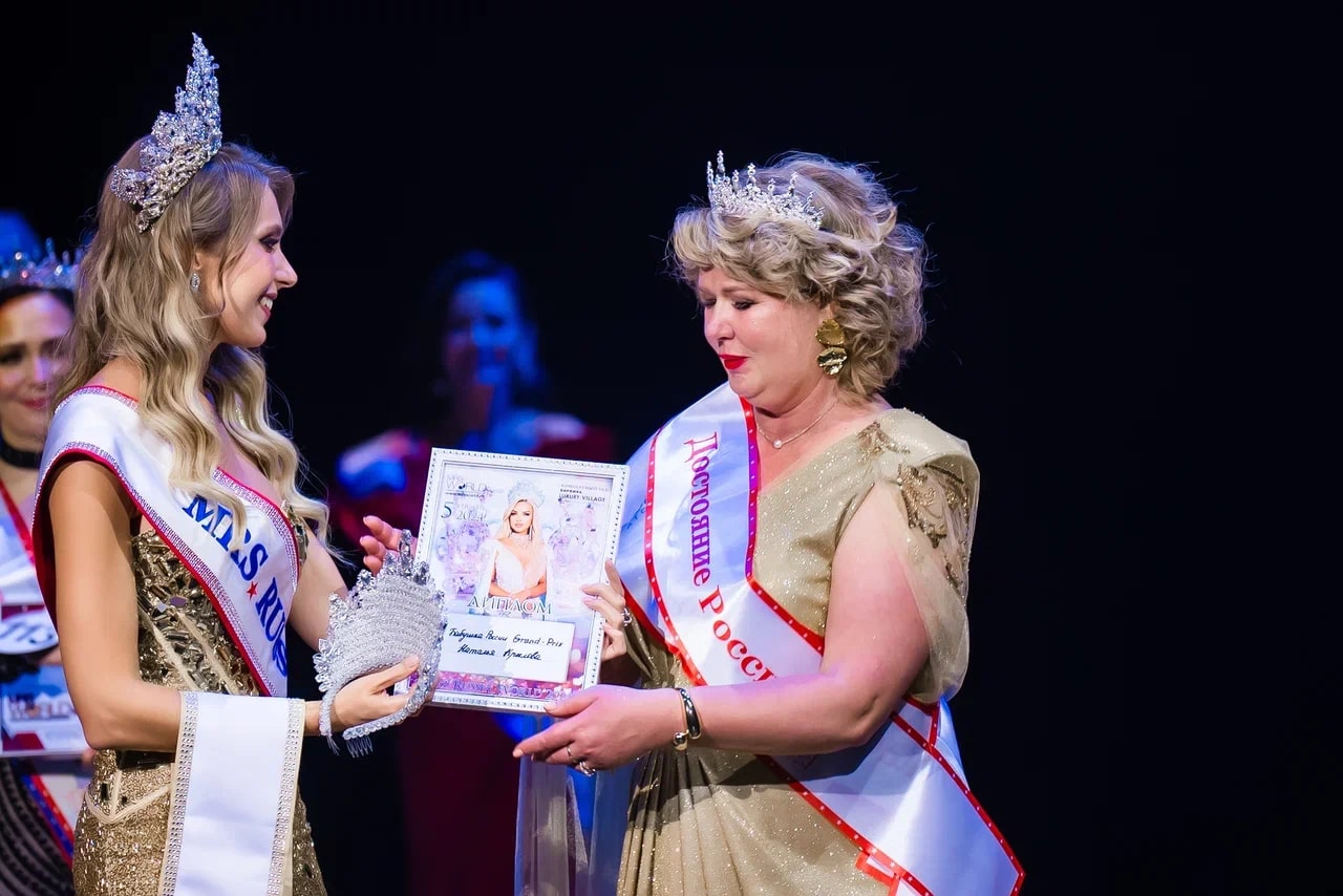 Семь из девяти девушек, представляющих Владимирскую область, получили титулы на одном из самых масштабных конкурсов красоты в стране «Миссис Россия Мира 2024», который поставил в этом году рекорд по числу участниц! Столь приятными новостями поделилась с «Ключ-Медиа» организатор областных этапов Виктория Селеметова.