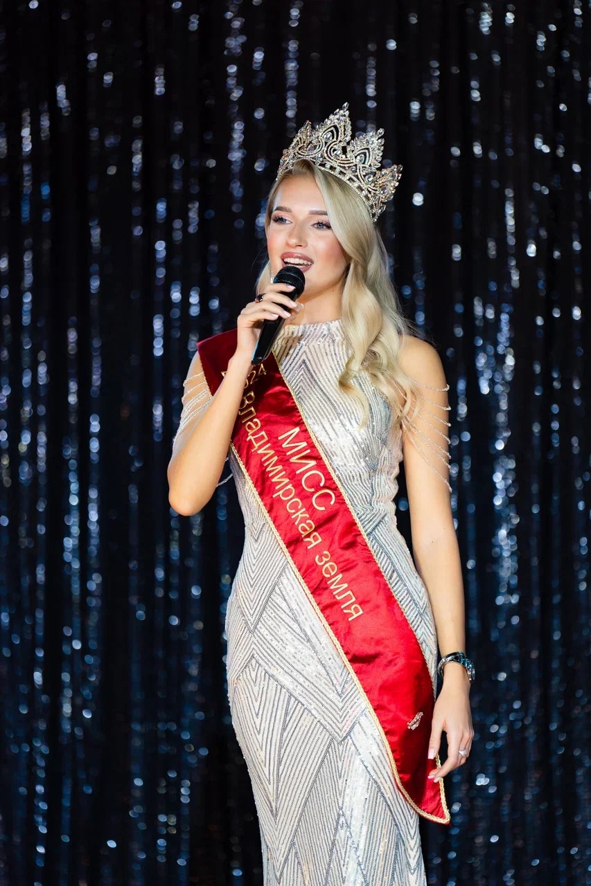 Семь из девяти девушек, представляющих Владимирскую область, получили титулы на одном из самых масштабных конкурсов красоты в стране «Миссис Россия Мира 2024», который поставил в этом году рекорд по числу участниц! Столь приятными новостями поделилась с «Ключ-Медиа» организатор областных этапов Виктория Селеметова.