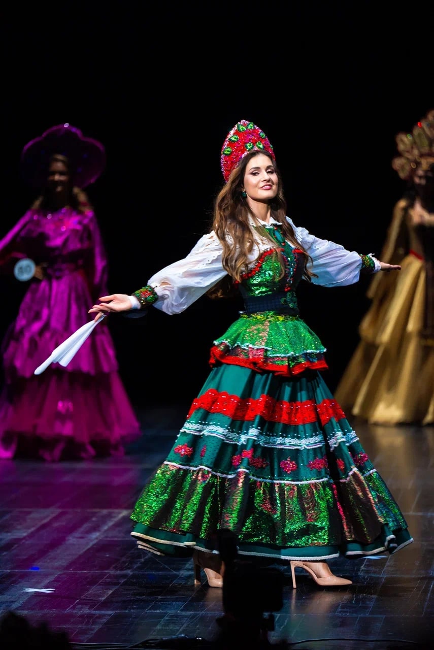 Семь из девяти девушек, представляющих Владимирскую область, получили титулы на одном из самых масштабных конкурсов красоты в стране «Миссис Россия Мира 2024», который поставил в этом году рекорд по числу участниц! Столь приятными новостями поделилась с «Ключ-Медиа» организатор областных этапов Виктория Селеметова.