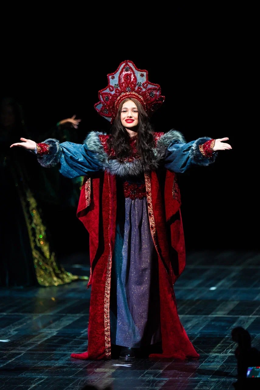 Семь из девяти девушек, представляющих Владимирскую область, получили титулы на одном из самых масштабных конкурсов красоты в стране «Миссис Россия Мира 2024», который поставил в этом году рекорд по числу участниц! Столь приятными новостями поделилась с «Ключ-Медиа» организатор областных этапов Виктория Селеметова.