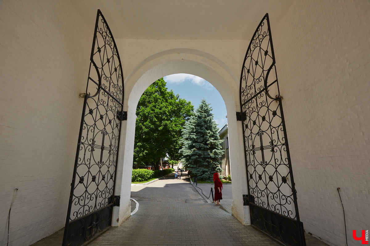 Монументальная скульптура Александра Невского возле планетария на Большой Московской не единственное место во Владимире, хранящее имя великого князя. Давайте прогуляемся и по другим следам знаменитого русского полководца в нашем городе.