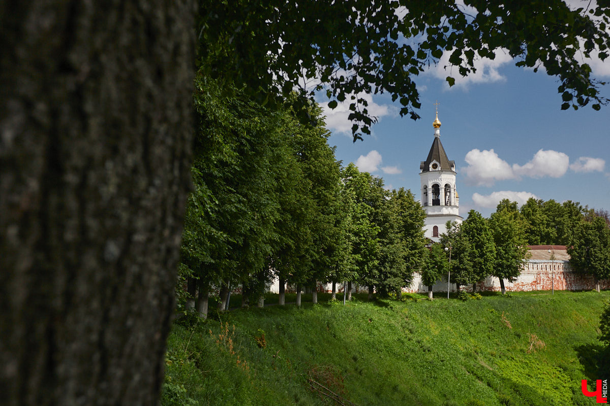 Монументальная скульптура Александра Невского возле планетария на Большой Московской не единственное место во Владимире, хранящее имя великого князя. Давайте прогуляемся и по другим следам знаменитого русского полководца в нашем городе.