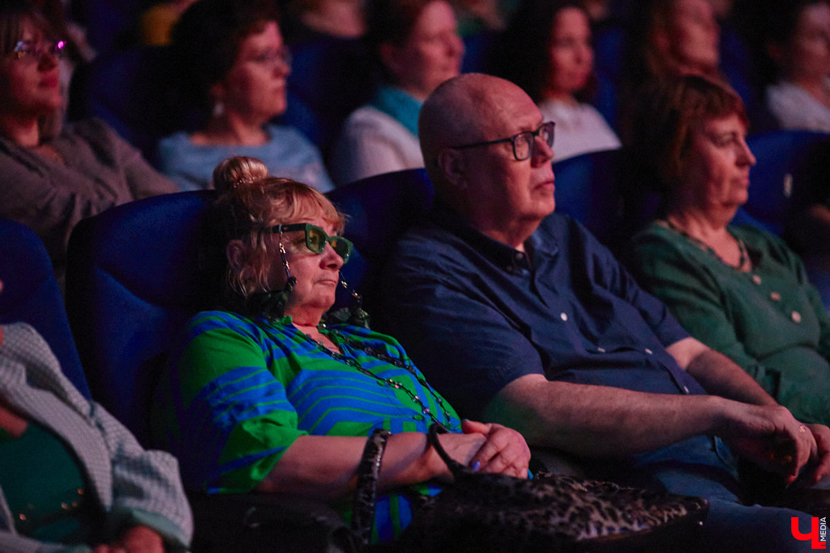 Чем еще может удивить зрителей ТТ «Завод»? Спектаклем, читая описание которого вспоминаешь мем: «Ничего не понятно, но очень интересно». «Ключ-Медиа» посетил Центр развития семьи — новую творческую площадку для развития и самореализации на базе «Милосердия и порядка», в рамках открытия которой состоялся премьерный показ проекта «Слово-Звук», — и выяснил, что ожидает зрителей.