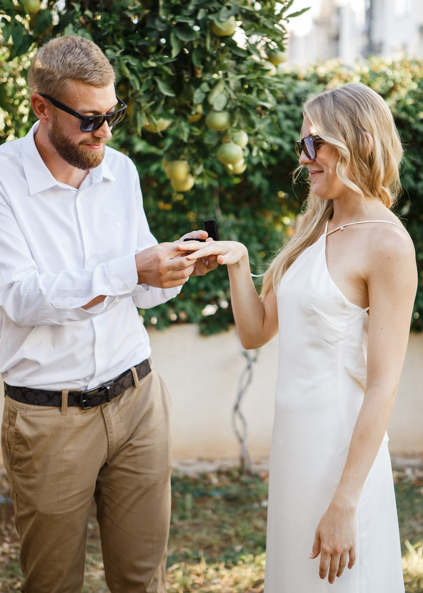 Турция не ограничивается форматом «все включено», эта страна еще и популярный свадебный край. Ведущий Олег Бисквитов живет в солнечном регионе уже больше года, и за это время провел немало роскошных церемоний на берегу моря и в окружении гор. Какими они были, владимирец показал и рассказал нашему изданию.
