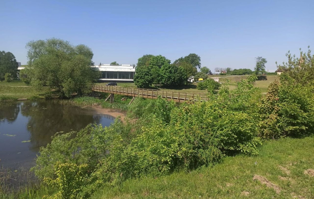 Суздаль продолжает готовиться к тысячелетнему юбилею. Планов по благоустройству много, а вот довольных их выполнением все меньше. Например, жители и гости древнего города обеспокоены реставрацией знаменитой булыжной мостовой. Что еще изменилось в «музее под открытым небом» за последнее время — ищите в нашем материале.