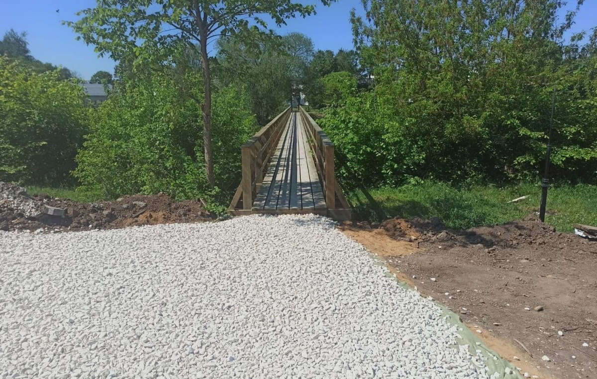 Суздаль продолжает готовиться к тысячелетнему юбилею. Планов по благоустройству много, а вот довольных их выполнением все меньше. Например, жители и гости древнего города обеспокоены реставрацией знаменитой булыжной мостовой. Что еще изменилось в «музее под открытым небом» за последнее время — ищите в нашем материале.