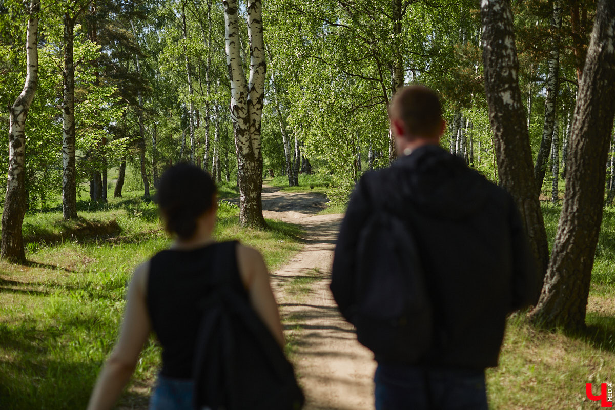 Чем вы занимаетесь в свободное время? Вот, например, Дмитрий Петров из Владимира колесит по региону на велосипеде и сажает дубы. И так уже 15 лет! За эти годы занятие ему не надоело, наоборот, каждое деревце для него маленькая победа. Их на счету молодого человека более трех сотен.