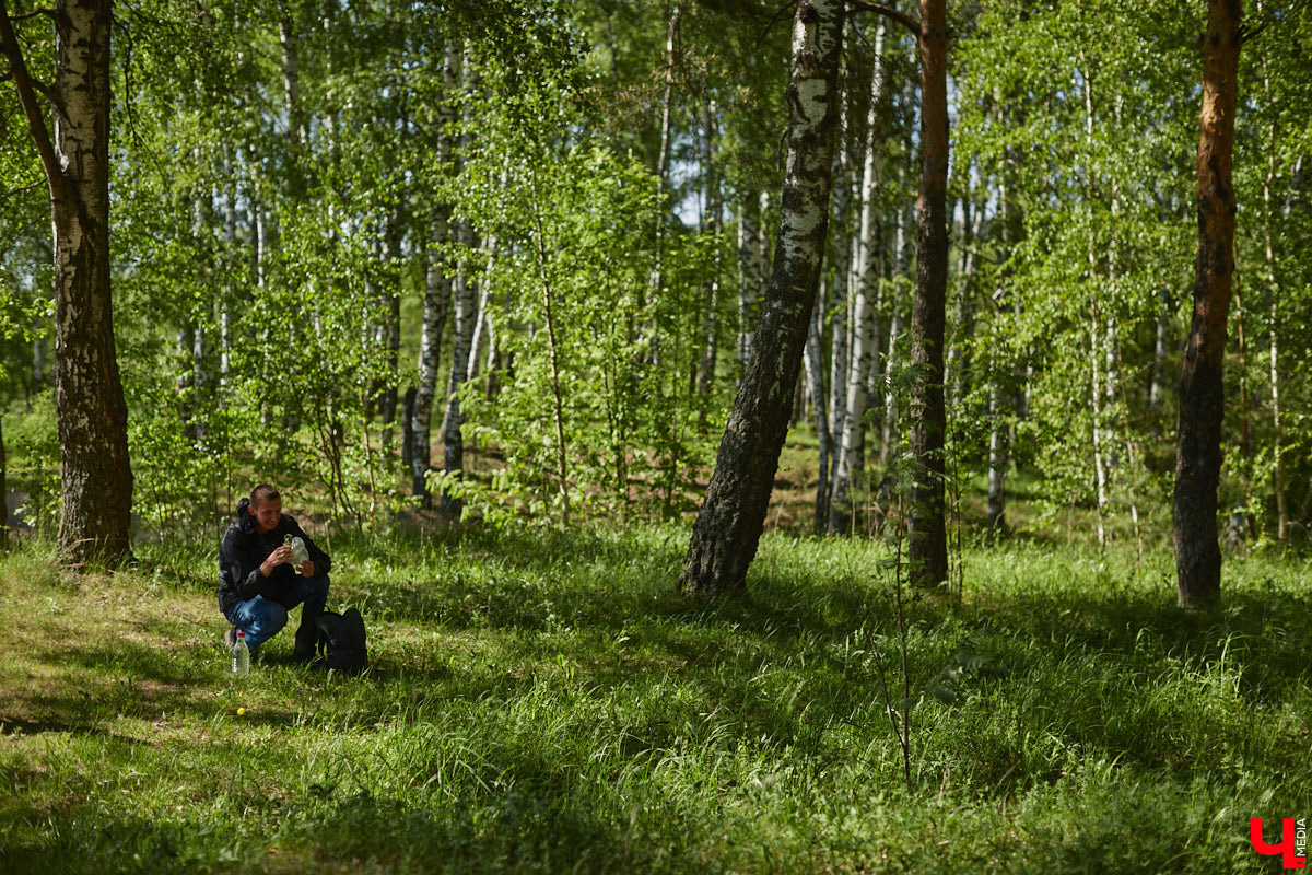 Чем вы занимаетесь в свободное время? Вот, например, Дмитрий Петров из Владимира колесит по региону на велосипеде и сажает дубы. И так уже 15 лет! За эти годы занятие ему не надоело, наоборот, каждое деревце для него маленькая победа. Их на счету молодого человека более трех сотен.