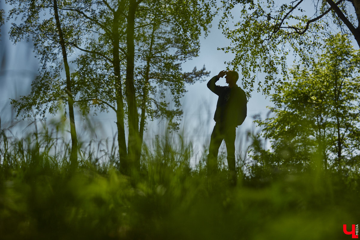 Чем вы занимаетесь в свободное время? Вот, например, Дмитрий Петров из Владимира колесит по региону на велосипеде и сажает дубы. И так уже 15 лет! За эти годы занятие ему не надоело, наоборот, каждое деревце для него маленькая победа. Их на счету молодого человека более трех сотен.