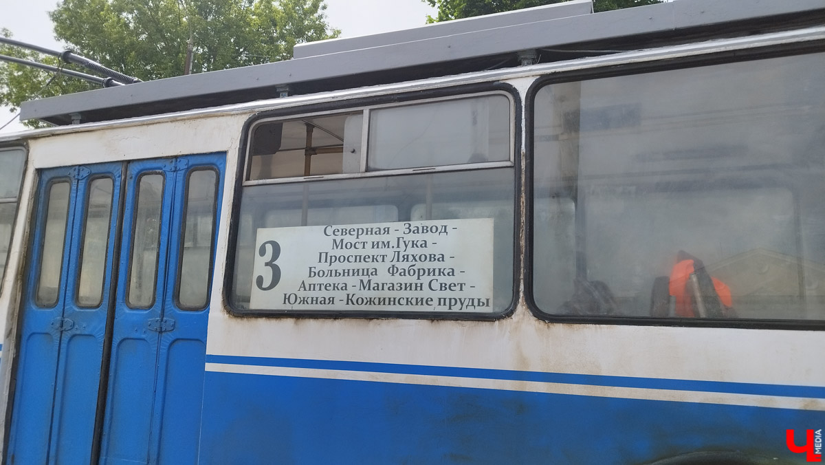 Со вчерашнего дня во Владимире кипит работа над новой многосерийной лентой про лихие 90-е. «Ключ-Медиа» заглянул на съемочную площадку и сразу узнал актера из нашумевшего сериала «Слово пацана» Славу Копейкина. Проектом под названием «Дети Флоры» занялись режиссеры «Черной весны» и «Фишера» Сергей Тарамаев и Любовь Львова.