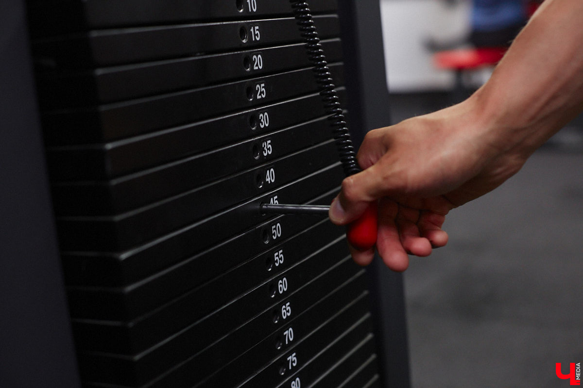 Владимирский спортсмен выиграл золотую и бронзовую награды на чемпионате России по бодибилдингу после всего шести месяцев занятий с профессиональным наставником. До этого Серафим Морозов ходил в зал самостоятельно, чтобы подкорректировать фигуру. Сейчас он в отличной форме и готовится к новым соревнованиям. «Ключ-Медиа» встретился с чемпионом.