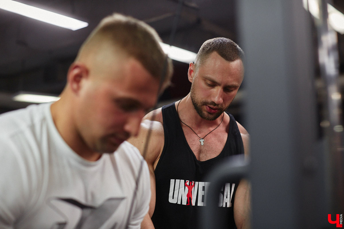 Владимирский спортсмен выиграл золотую и бронзовую награды на чемпионате России по бодибилдингу после всего шести месяцев занятий с профессиональным наставником. До этого Серафим Морозов ходил в зал самостоятельно, чтобы подкорректировать фигуру. Сейчас он в отличной форме и готовится к новым соревнованиям. «Ключ-Медиа» встретился с чемпионом.