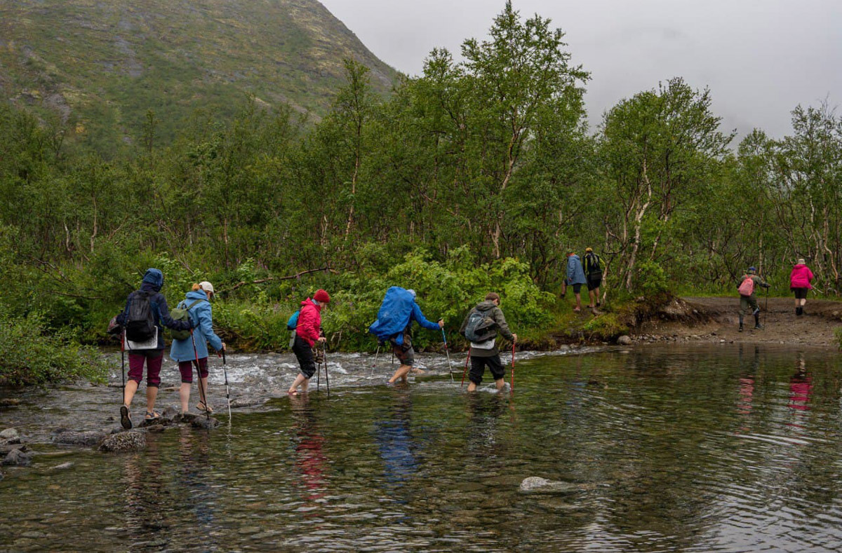 Андрей Дубровский всегда привозит из экспедиций целый рюкзак впечатлений. Почти за 10 лет странствий владимирский журналист накопил массу репортажей, которые в итоге перенес на страницы книги. Сейчас его нон-фикшн «Нешелковый путь», изданный «Эксмо», можно найти на двух крупных платформах. Что в нем интересного, новоиспеченный писатель рассказал «Ключ-Медиа».