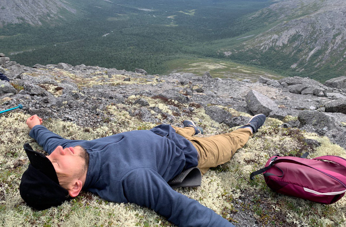 Андрей Дубровский всегда привозит из экспедиций целый рюкзак впечатлений. Почти за 10 лет странствий владимирский журналист накопил массу репортажей, которые в итоге перенес на страницы книги. Сейчас его нон-фикшн «Нешелковый путь», изданный «Эксмо», можно найти на двух крупных платформах. Что в нем интересного, новоиспеченный писатель рассказал «Ключ-Медиа».