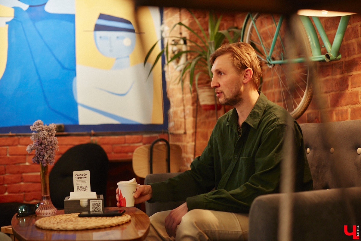 Андрей Дубровский всегда привозит из экспедиций целый рюкзак впечатлений. Почти за 10 лет странствий владимирский журналист накопил массу репортажей, которые в итоге перенес на страницы книги. Сейчас его нон-фикшн «Нешелковый путь», изданный «Эксмо», можно найти на двух крупных платформах. Что в нем интересного, новоиспеченный писатель рассказал «Ключ-Медиа».