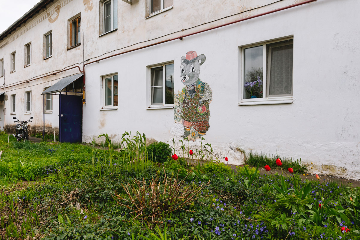 Этим летом Суздаль будет вдоль и поперек исхожен ногами туристов. Мы предлагаем разнообразить классический маршрут и включить туда неформатные локации, которых нет в путеводителях. Рассказал о них «Ключ-Медиа» тревел-фотограф Андрей Белавин.