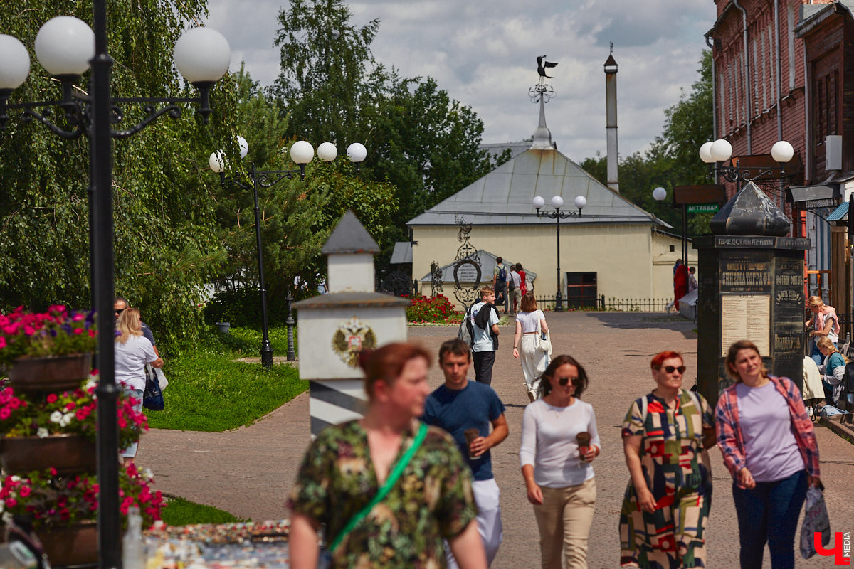 Несмотря на то, что некоторые спальные районы Владимира застыли в девяностых, его центр продолжает развиваться. И неудивительно, ведь туристы регулярно посещают наш город. Как, впрочем, и другие уголки 33-го региона. Что новенького он приготовил для своих гостей?