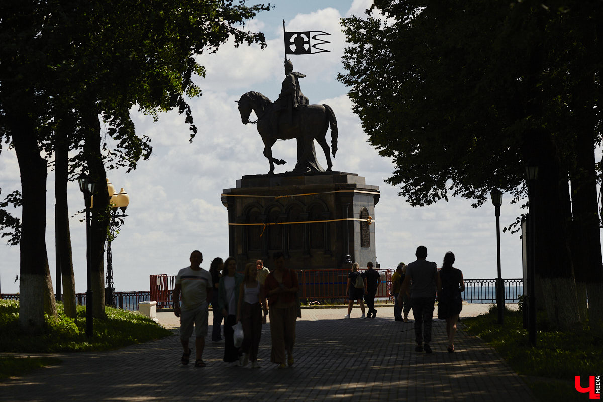 Во Владимире, без сомнения, есть на что посмотреть. Жаль только, его историческая часть находится в упадке, а гостям областного центра приходится то и дело натыкаться на различные поломки, строительные леса, ограждения и ленты, запрещающие проход. Мы посмотрели на любимый город глазами путешественников и составили подборку темных пятен на его туристической репутации.