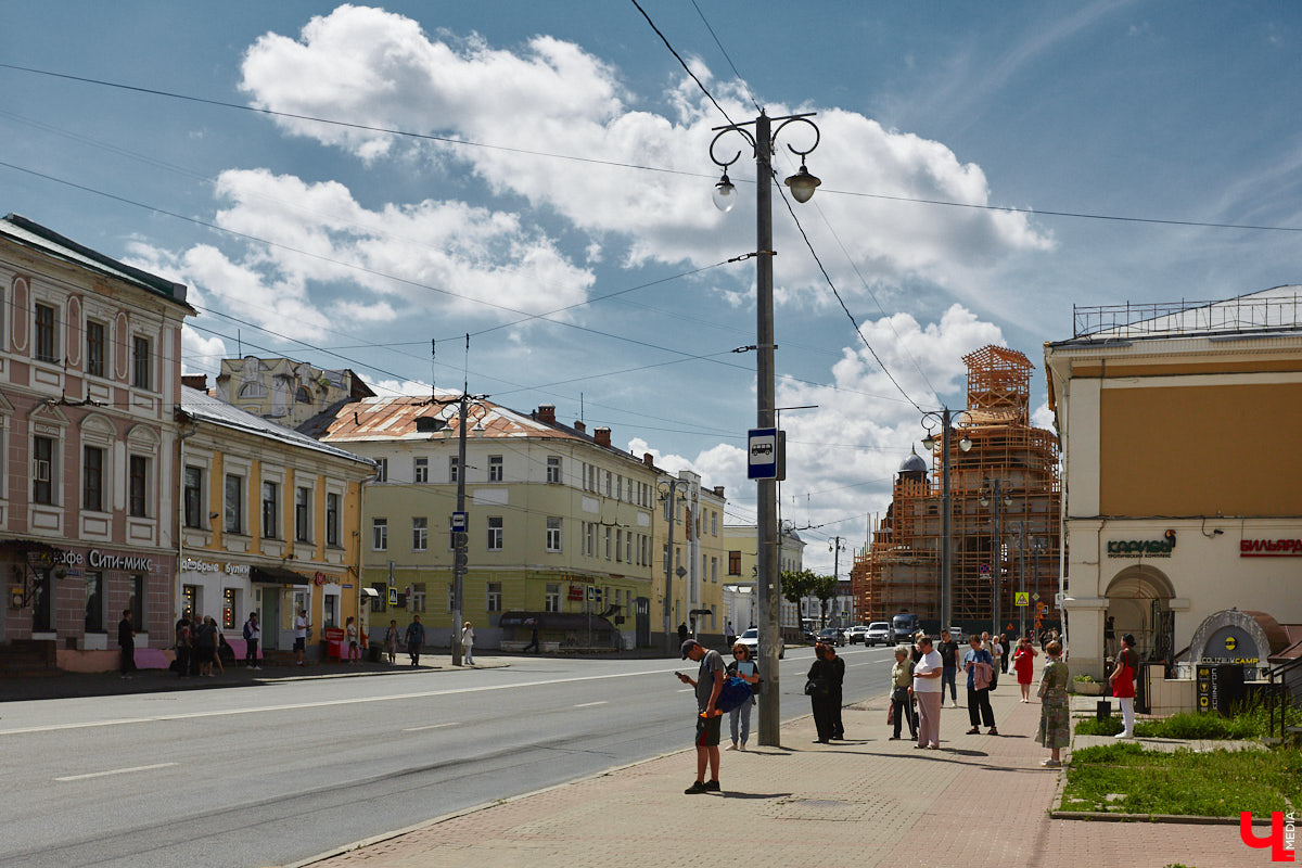 Во Владимире, без сомнения, есть на что посмотреть. Жаль только, его историческая часть находится в упадке, а гостям областного центра приходится то и дело натыкаться на различные поломки, строительные леса, ограждения и ленты, запрещающие проход. Мы посмотрели на любимый город глазами путешественников и составили подборку темных пятен на его туристической репутации.