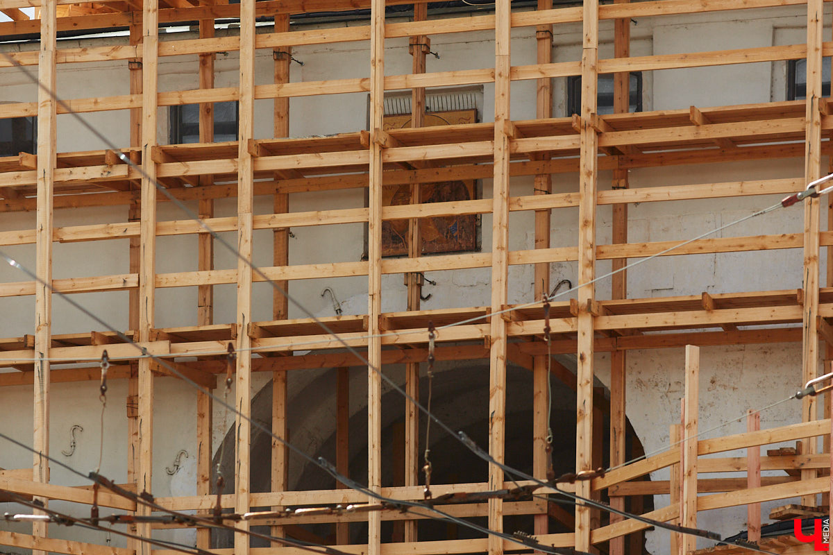 Во Владимире, без сомнения, есть на что посмотреть. Жаль только, его историческая часть находится в упадке, а гостям областного центра приходится то и дело натыкаться на различные поломки, строительные леса, ограждения и ленты, запрещающие проход. Мы посмотрели на любимый город глазами путешественников и составили подборку темных пятен на его туристической репутации.