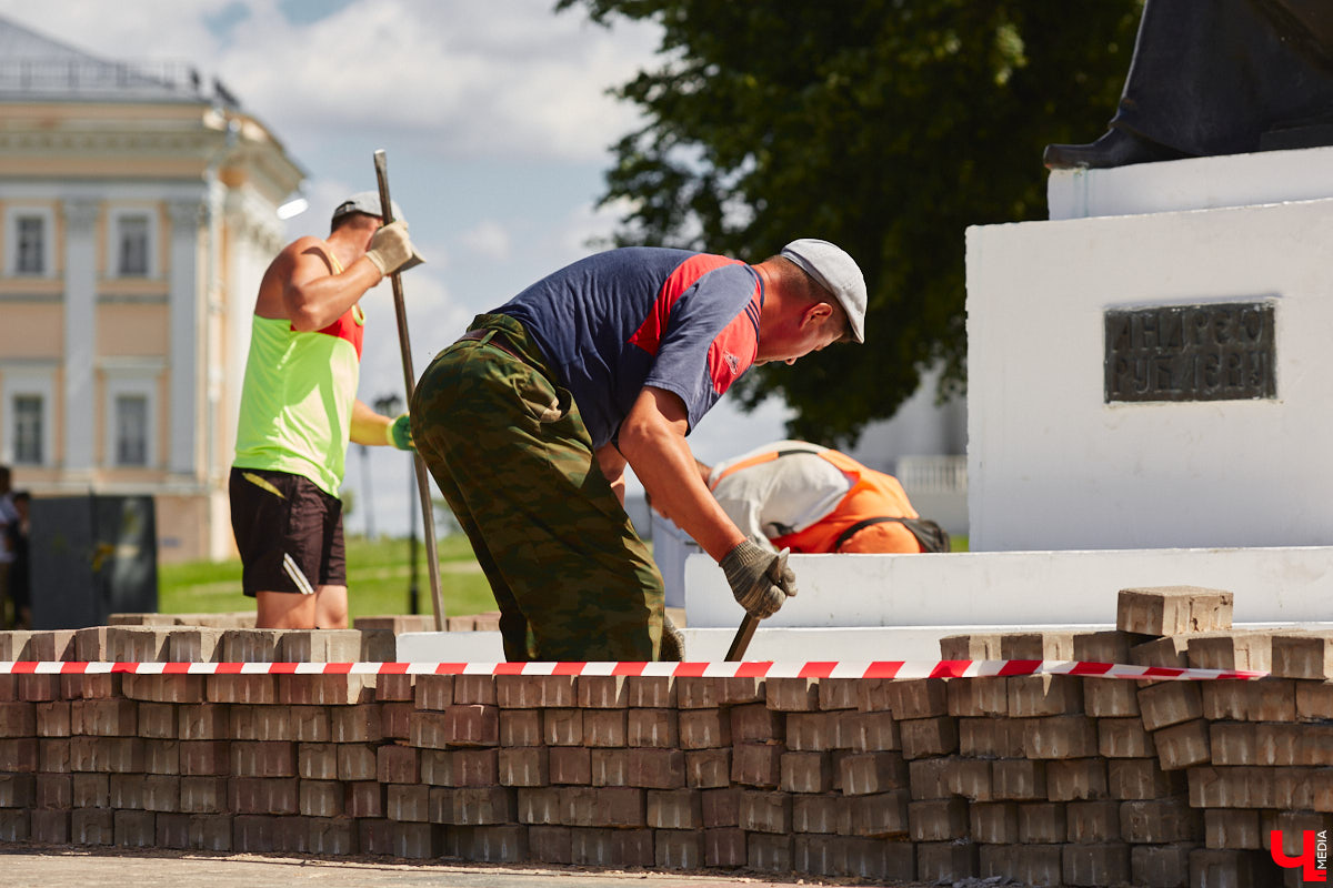 Во Владимире, без сомнения, есть на что посмотреть. Жаль только, его историческая часть находится в упадке, а гостям областного центра приходится то и дело натыкаться на различные поломки, строительные леса, ограждения и ленты, запрещающие проход. Мы посмотрели на любимый город глазами путешественников и составили подборку темных пятен на его туристической репутации.