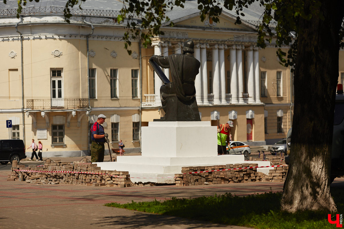 Во Владимире, без сомнения, есть на что посмотреть. Жаль только, его историческая часть находится в упадке, а гостям областного центра приходится то и дело натыкаться на различные поломки, строительные леса, ограждения и ленты, запрещающие проход. Мы посмотрели на любимый город глазами путешественников и составили подборку темных пятен на его туристической репутации.